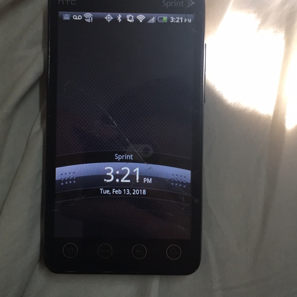 Htc evo 4G sprint no contract yet. - Picture 1 of 4